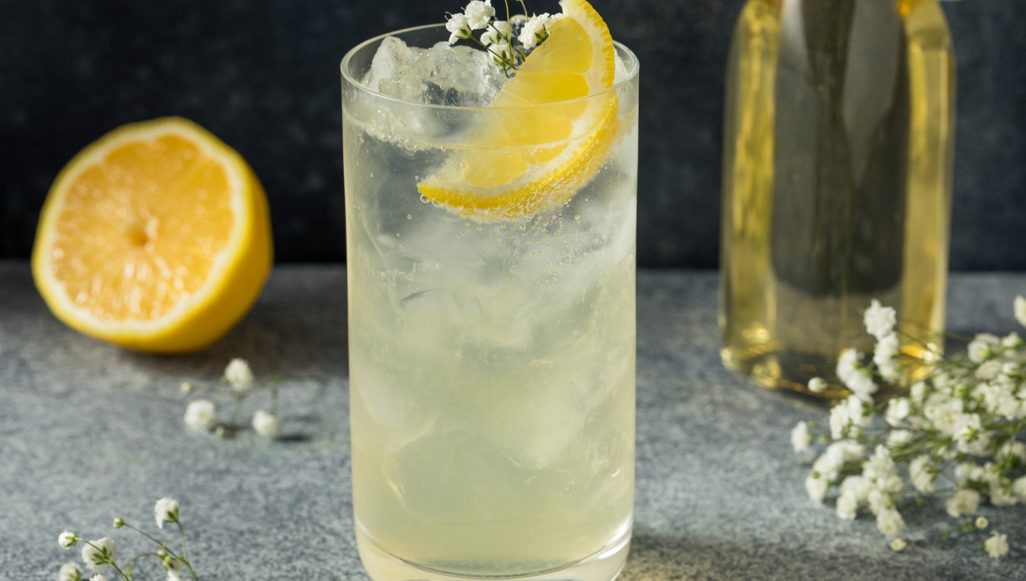 Elderflower Gin Fizz with frozen Berry 'ice cubes